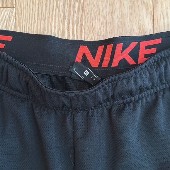 Nike shorts M - Picture 2 of 2